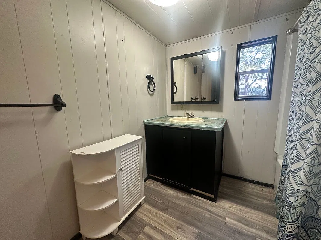 2 bed, 1.0 bath, 896 sqft, $1,250 — Photo 3