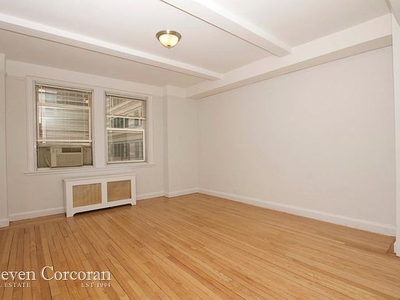 4th image of 315 E 43rd St #912