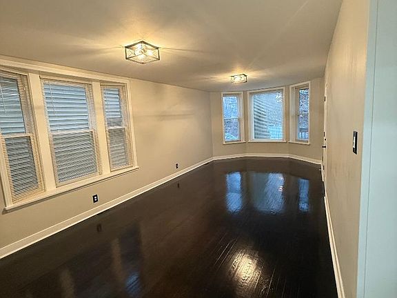 4th image of 4523 N Keokuk Ave #1
