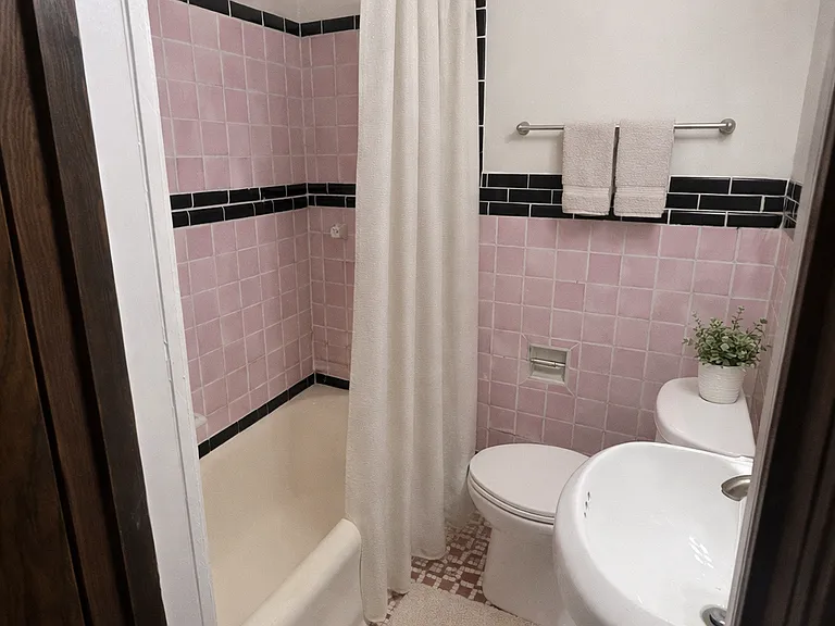 209 W 5th Ave #203 — Photo 14