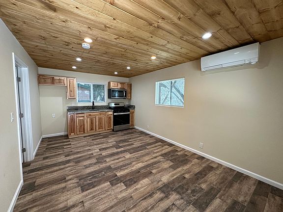 4th image of 54078 Pine Crest Ave