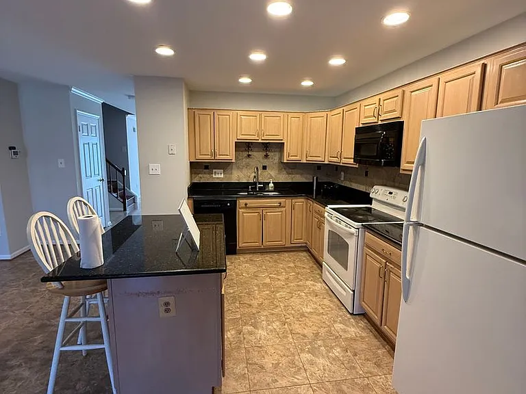 2740 Winston Ct — Photo 7