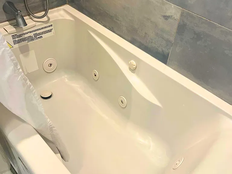 Large shower/tub combo