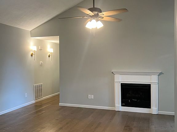 Vaulted ceilings and gas fireplace