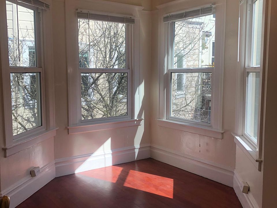 1st image of 1923 Oak St