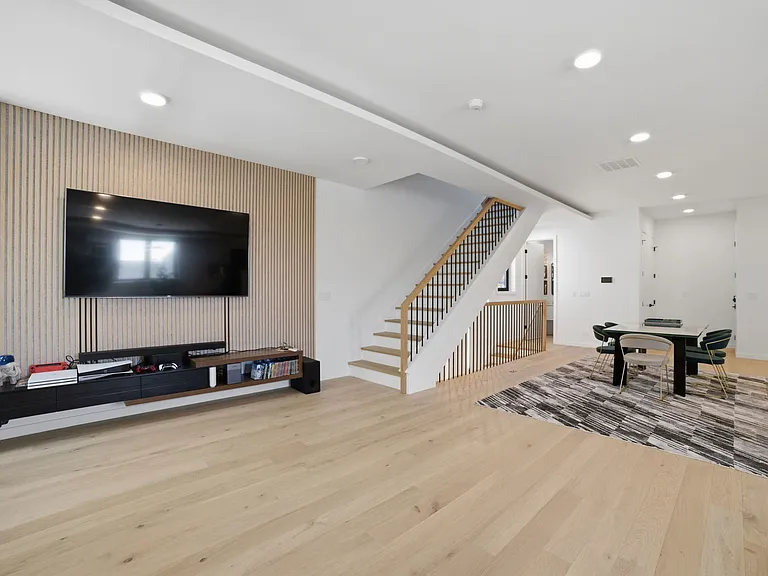5039 N Winthrop Ave #2F — Photo 13