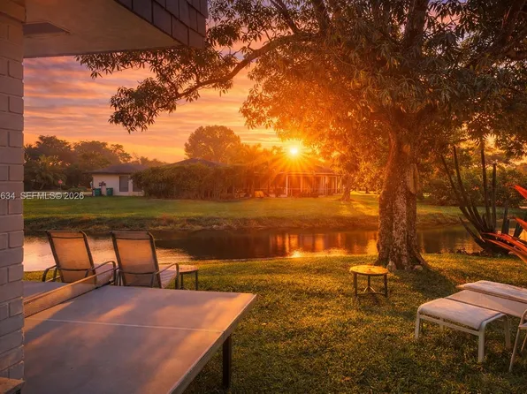 5700 White Hickory Cir, Fort Lauderdale, FL 33319