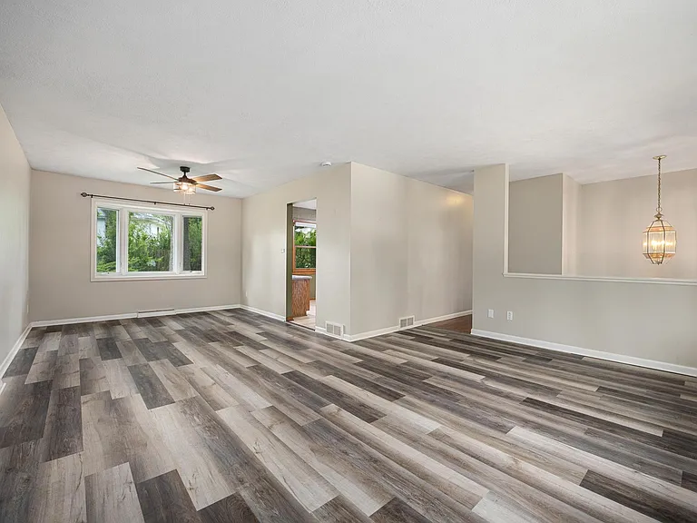 2526 W Huntington Dr — Photo 12