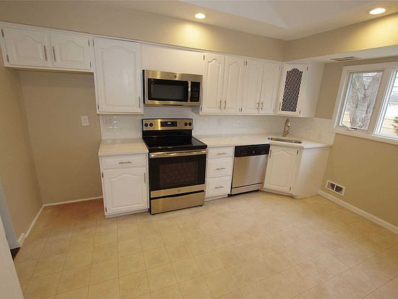 5th image of 27 Howell Dr