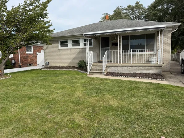 25394 Normandy St, Roseville, MI 48066