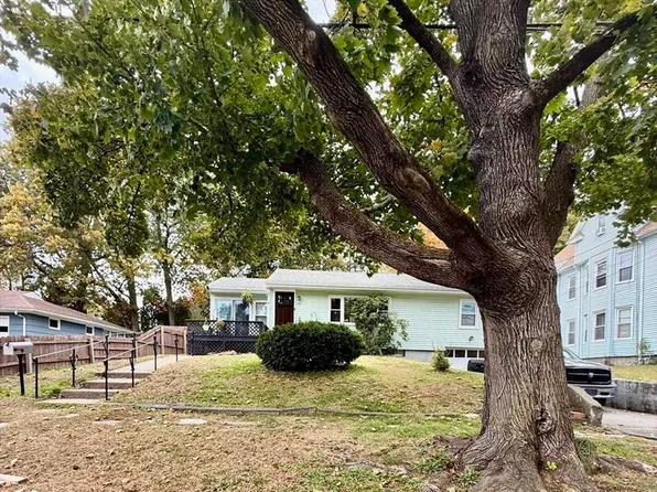 46 Balis St, Springfield, MA 01109