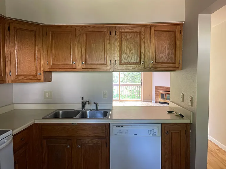 1160 Cambria Ct — Photo 5