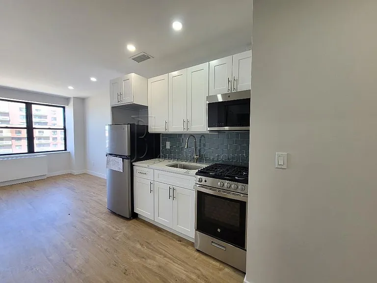58-12 Queens Blvd #6GG — Photo 2