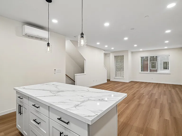 950 Maple Ave — Photo 8