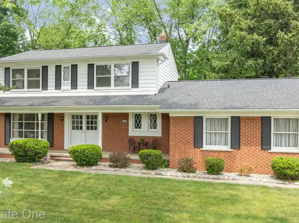 1648 Oakstone Dr, Rochester Hills, MI 48309