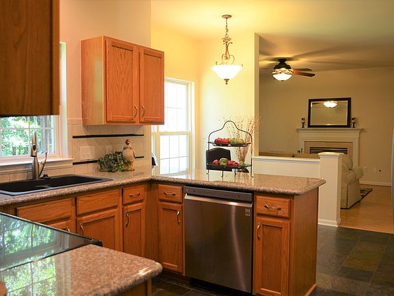4th image of 109 Croton Ct