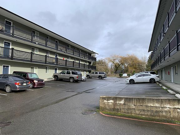 3rd image of 8819 Pacific Ave APT A12