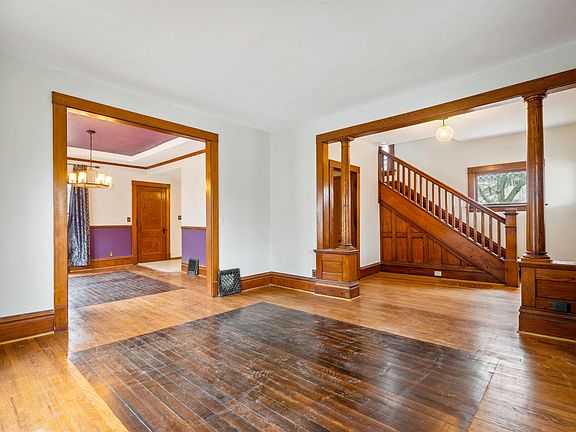 5th image of 610 E Charles St