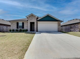 1825 E Vandalia St, Broken Arrow, OK 74012