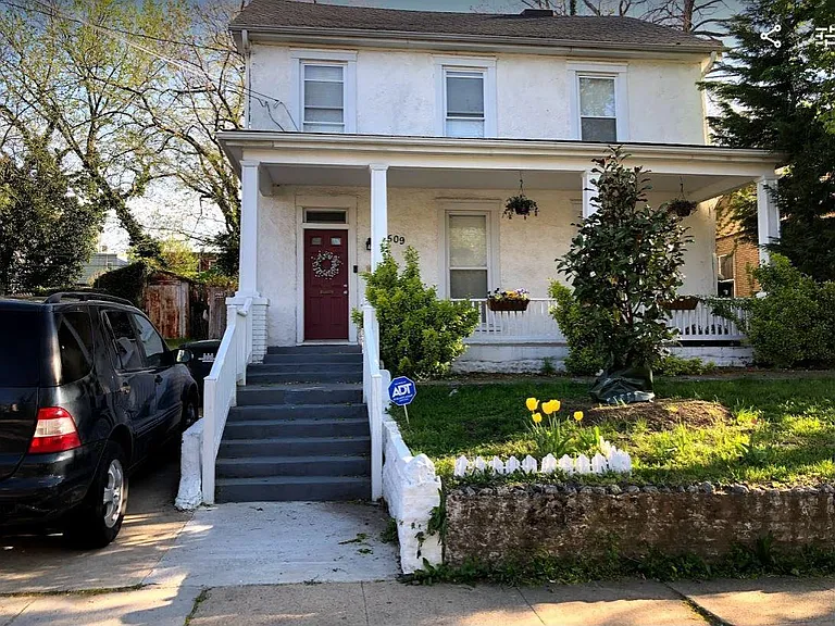 1509 U St SE — Photo 1