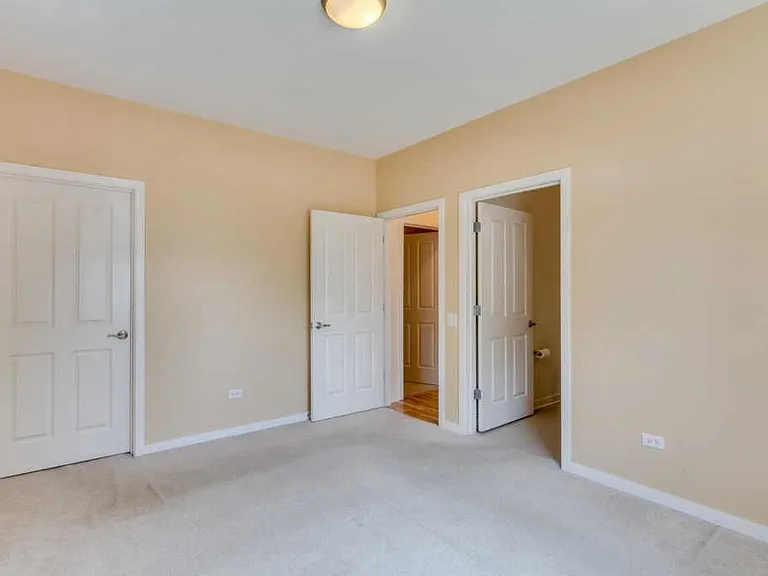 1270 S Blue Island Ave #101 — Photo 7