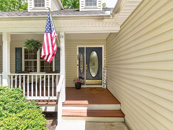 2nd image of 11 Chatham Ln