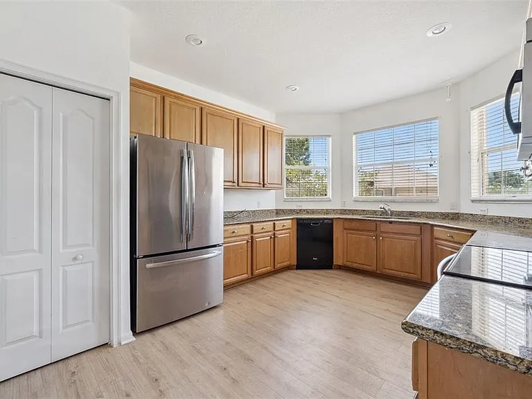 7055 Heatherbrook Dr — Photo 12