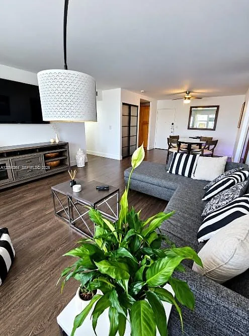 Ocean View Towers Condo — Photo 4