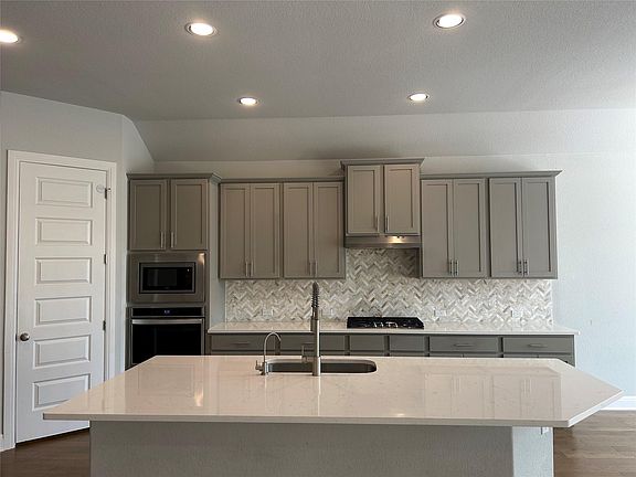 5th image of 148 Kellogg Ln