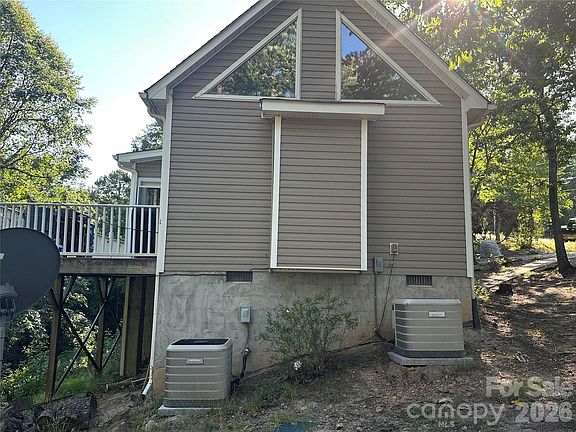 3rd image of 1480 Pine Mountain Dr