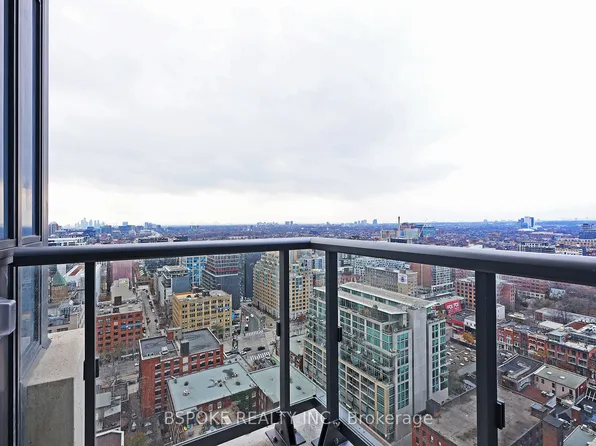 108 Peter St #2811, Toronto, ON M5V 0W2