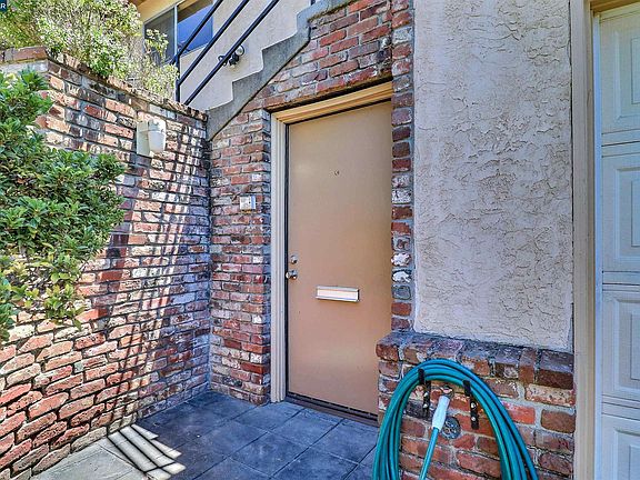 3rd image of 6830 Del Monte Ave