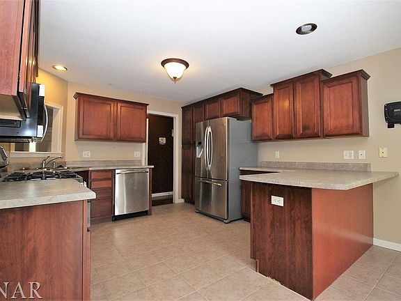 3rd image of 3102 Castlemain Dr
