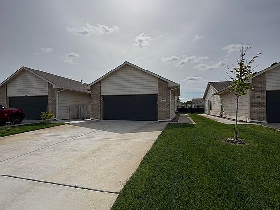 2nd image of 4545-4543 N Sandplum St