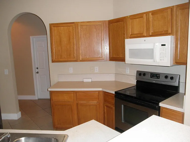 1011 Pipers Cay Dr — Photo 6