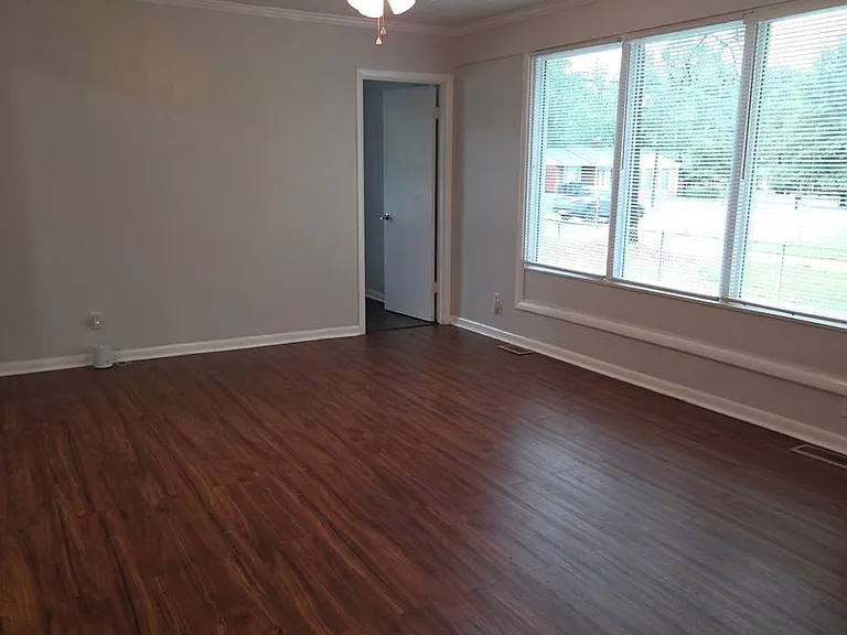 4202 Coventry Rd — Photo 3