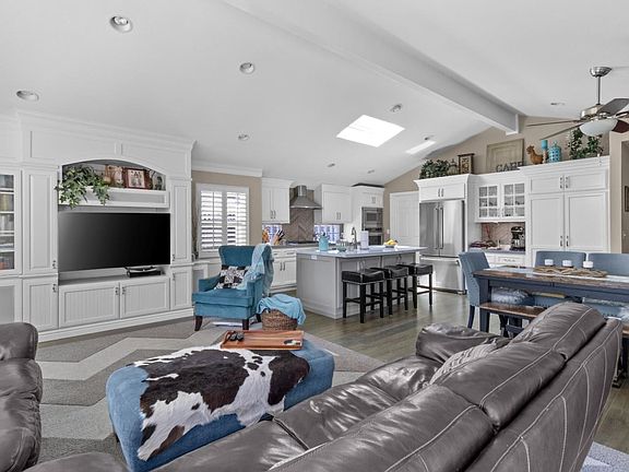 4th image of 660 Moreno Ln