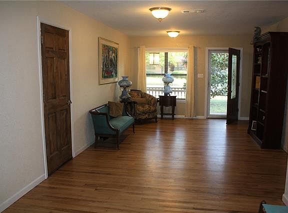 5th image of 601 W Atchley Dr