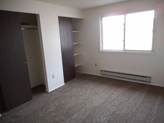 5th image of 343 Phyllis Cir W