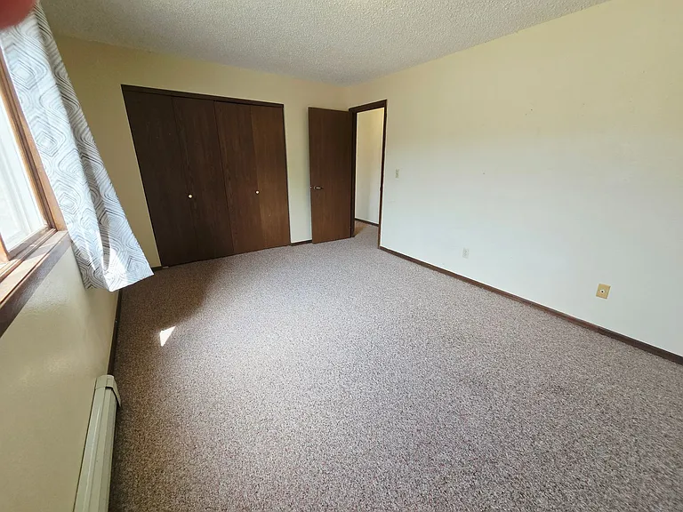 3001 E Rosser Ave — Photo 5