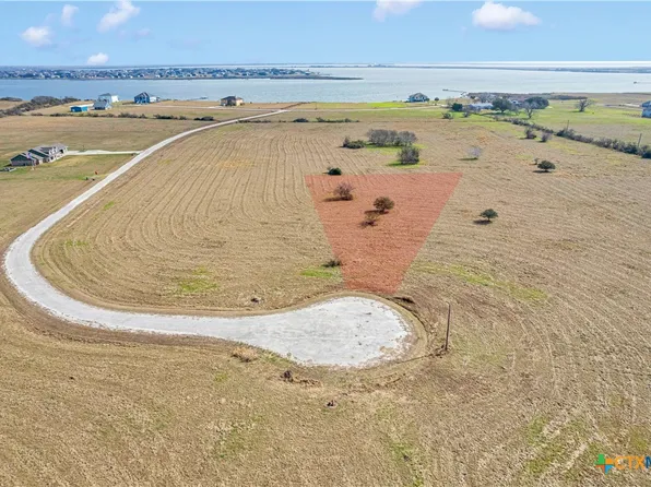 312 Beacon Dr, Pt Lavaca, TX 77979