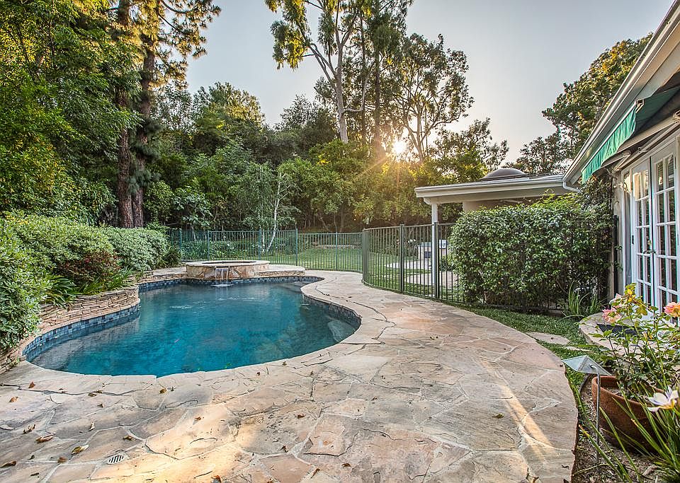 1st image of 16840 Bosque Dr