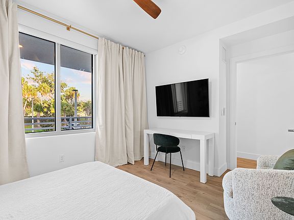 4th image of 1703 N Tamiami Trl Unit 208