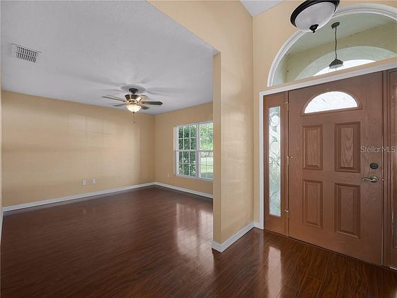 4th image of 1102 Cambourne Dr