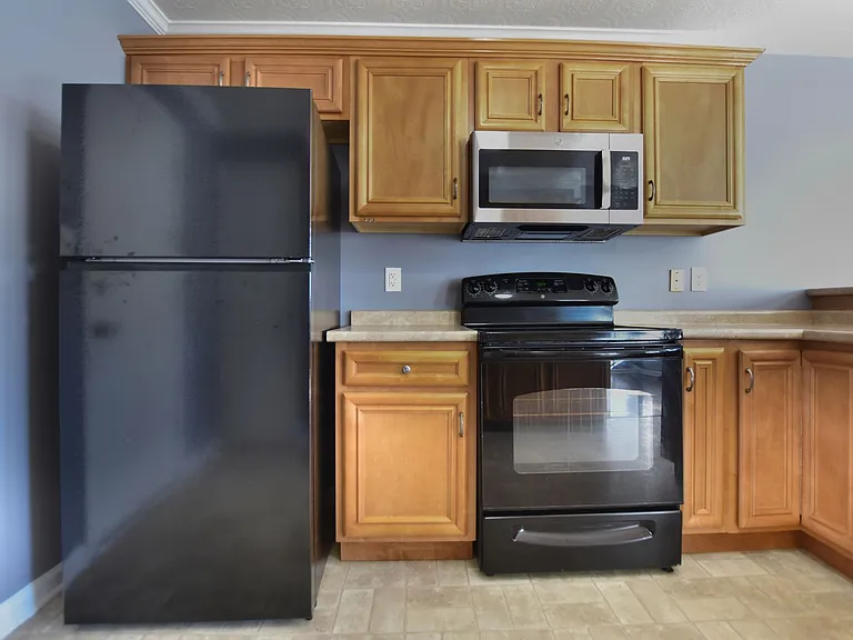 423 Athena Dr — Photo 9