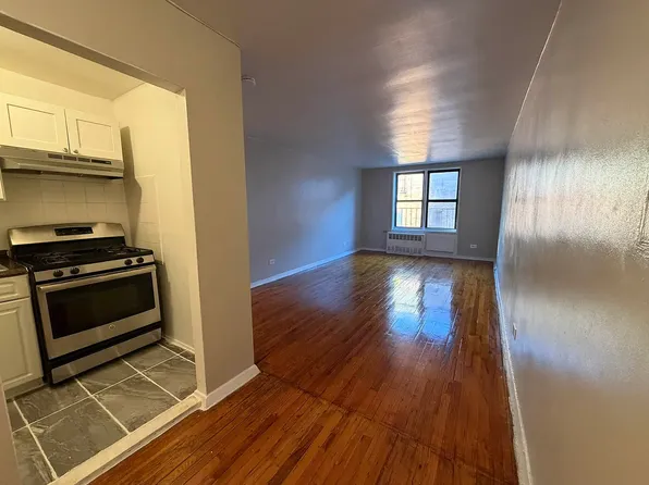 425 E 96th St APT 4L, Brooklyn, NY 11212