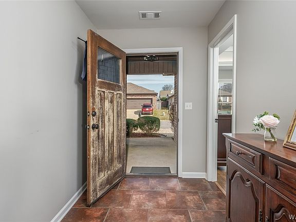 3rd image of 335 Old Bridge Rd