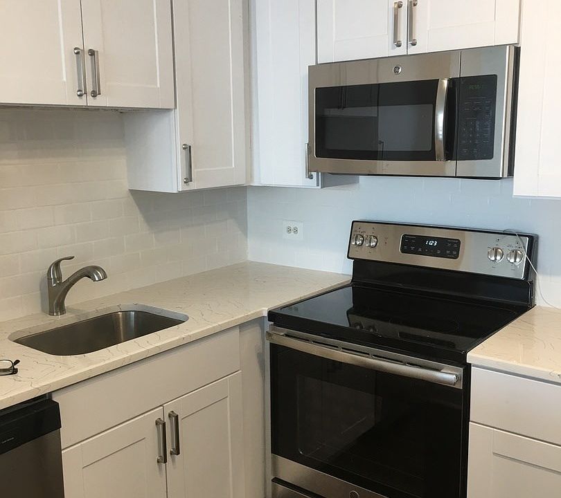2nd image of 1636 N Wells St APT 1604