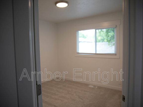 5th image of 422 E Lambourne Ave Unit 2