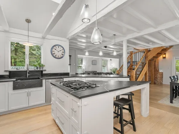 574 Foundry St, South Easton, MA 02375